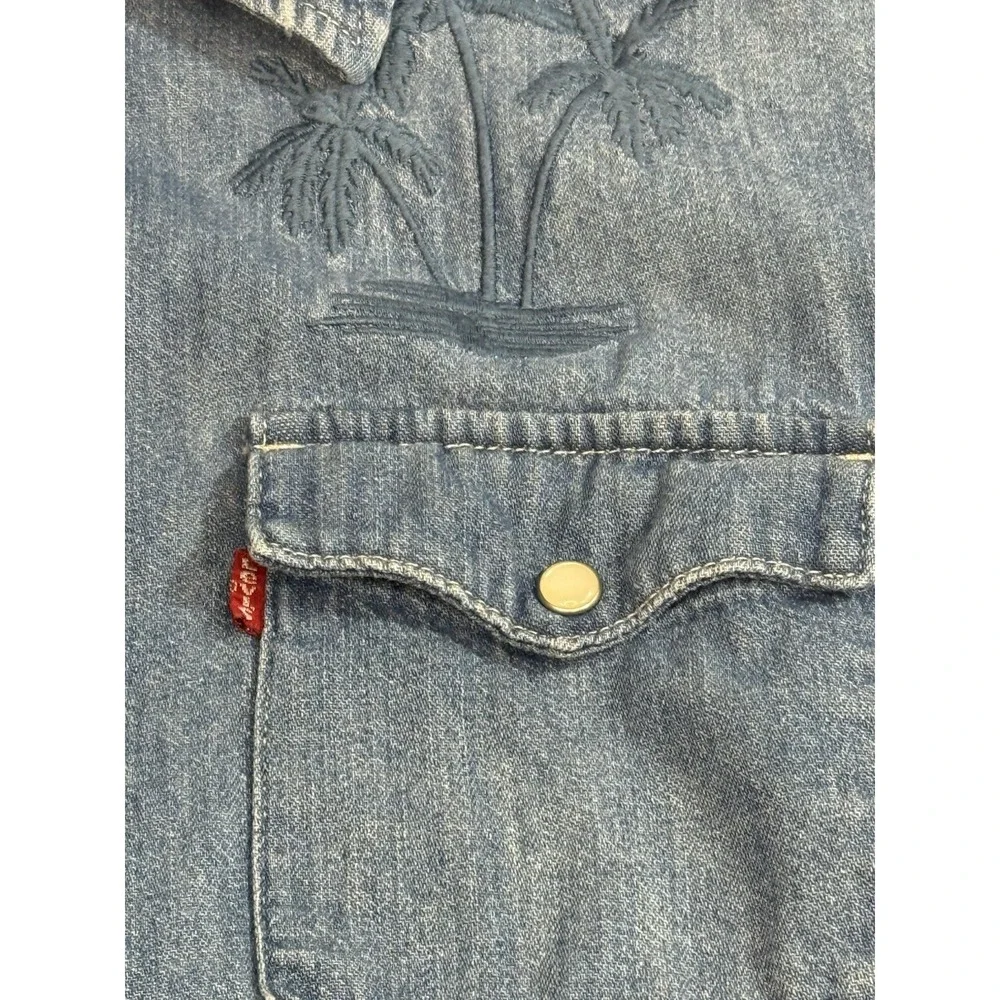Levi Strauss & Co Denim Blue Jean Short Sleeve Snap Button Top Palm Trees Sz‎ LG